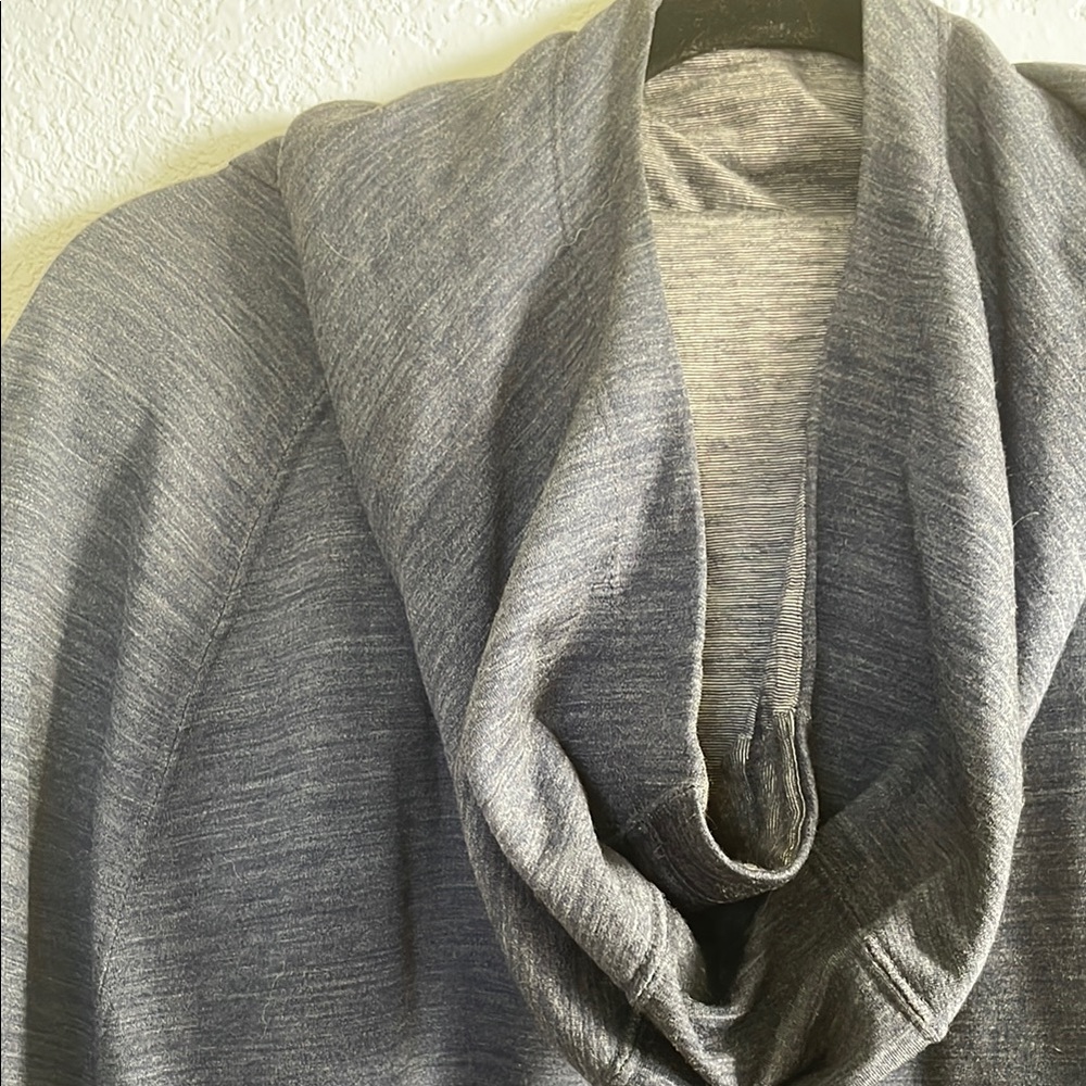 100% Merino Wool Poncho from Icebreaker - Picture 6 of 6